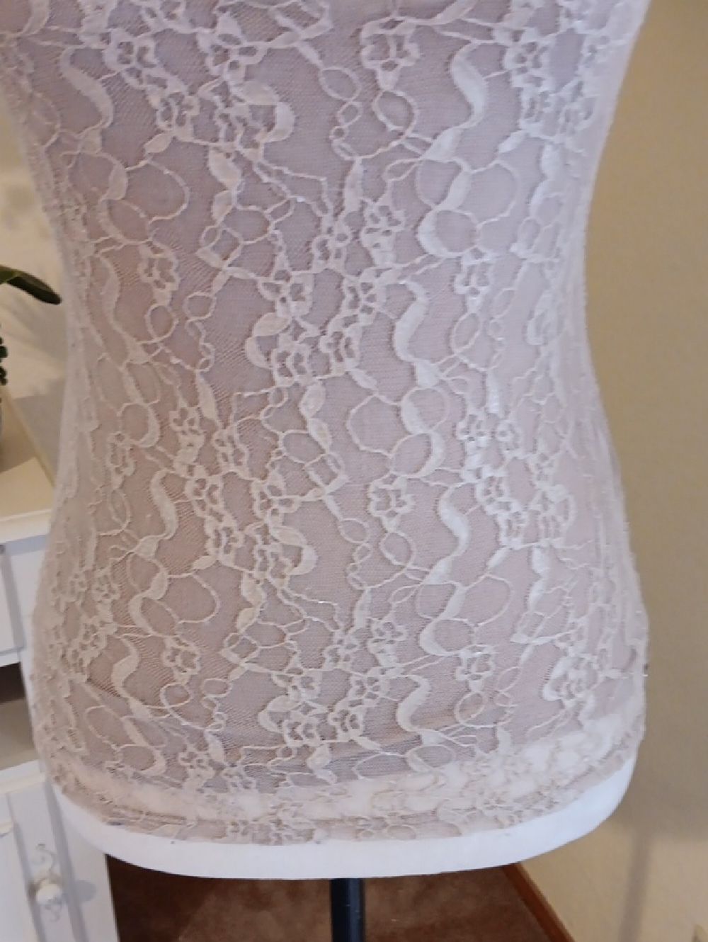GUESS Sheer Lace Top With Sweetheart Lining - Picture 3 of 8